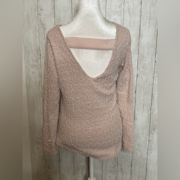 Jennifer Lopez long sleeved sweater with cute open back detail- Size Medium - Picture 4 of 4